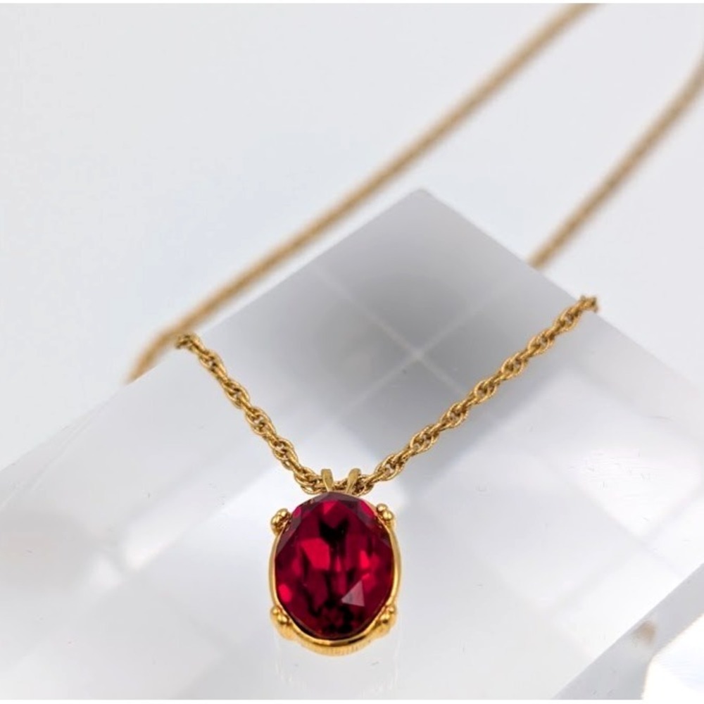 Vintage Monet‎ Rhinestone Necklace Red Faceted Oval Pendant Gold Tone